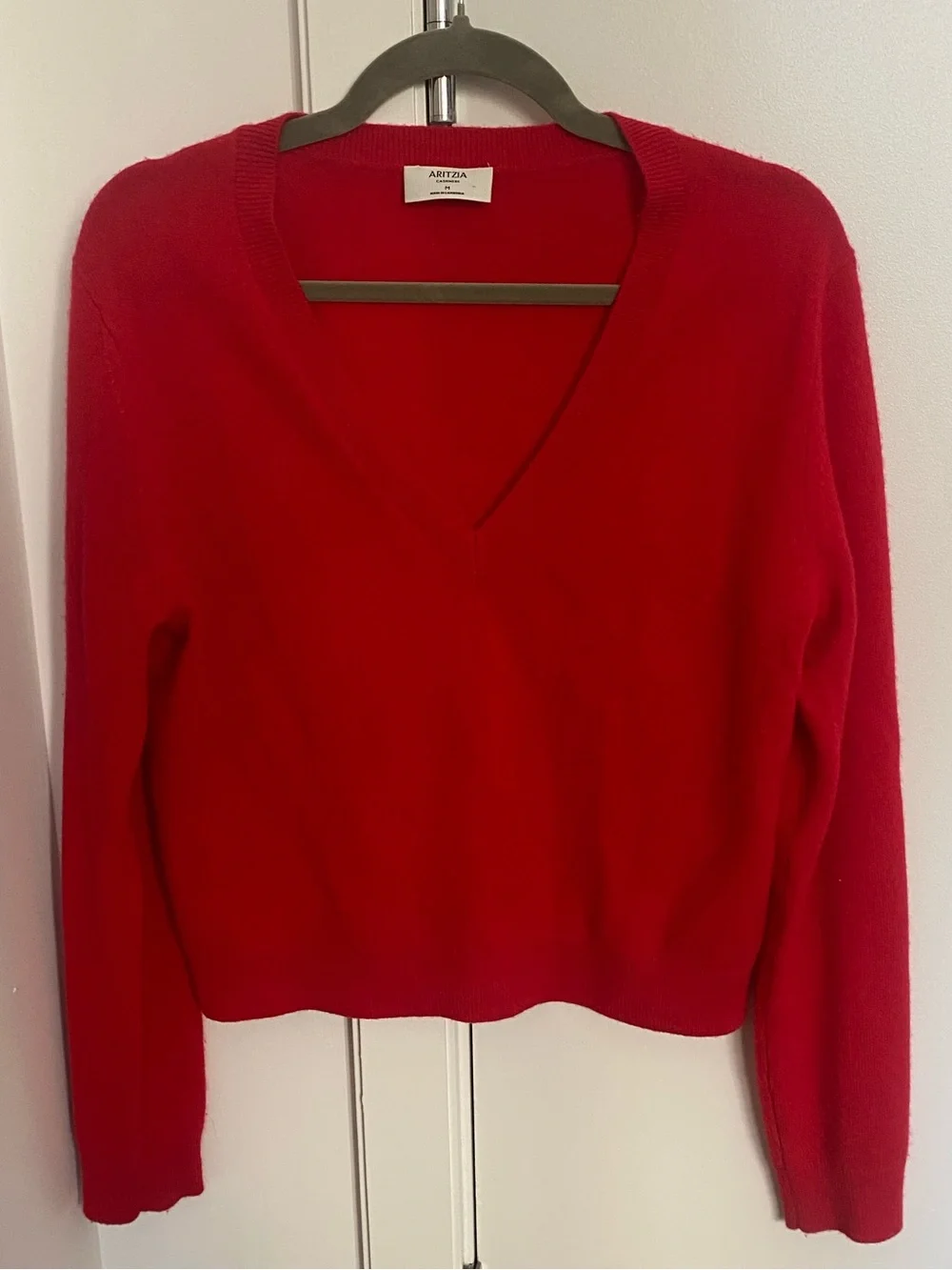 Aritzia Red V-Neck Women's Cashmere Sweater M - Picture 2 of 8